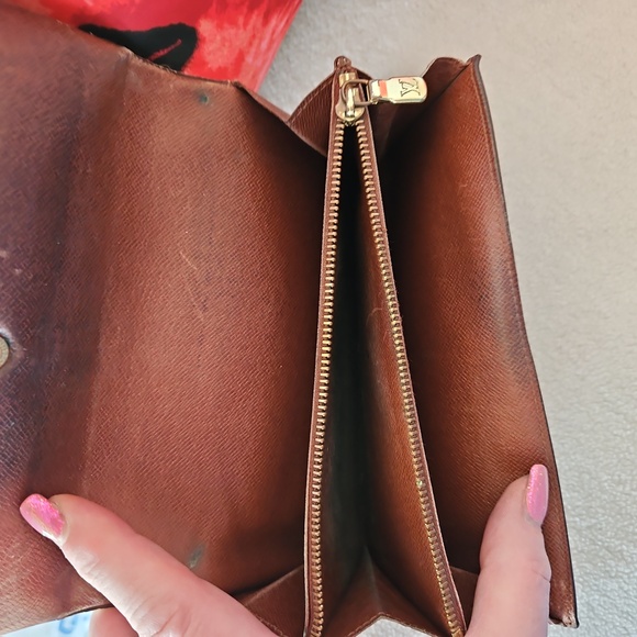 AUTHENTIC Full Inclusion Vintage Louis Vuitton Brown Monogram Sarah Long Wallet. - Picture 6 of 10